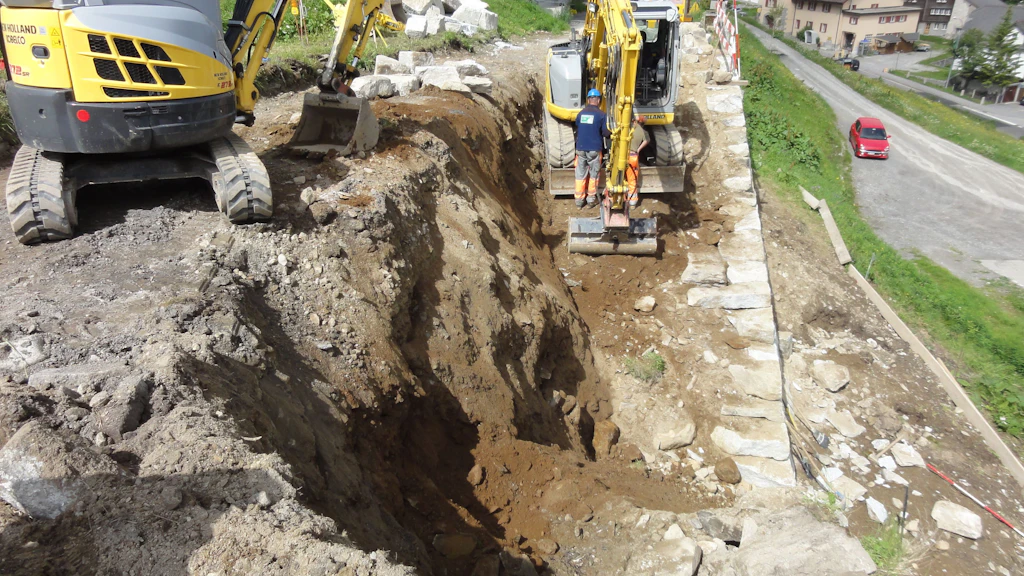 Blick hinter die Mauer während der Instandstellung