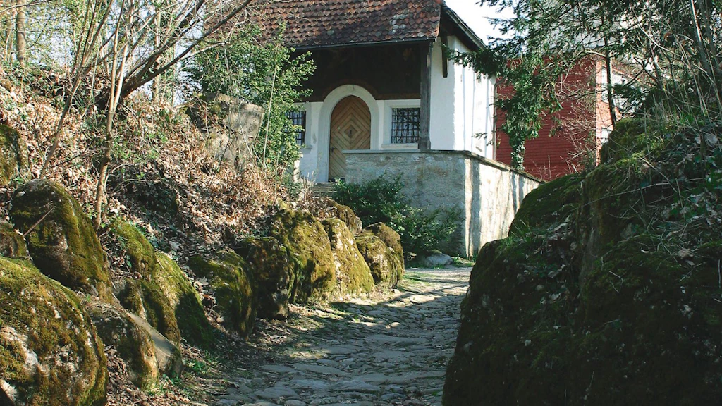 Hohle Gasse bei der Kapelle