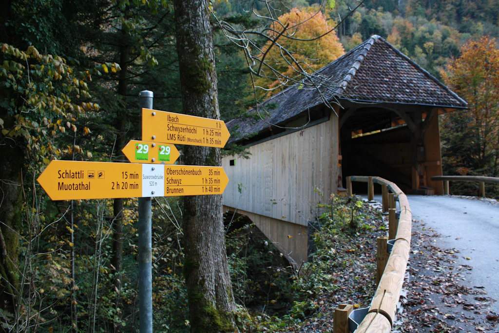 Die instand gestellte Suworowbrücke über die Muota