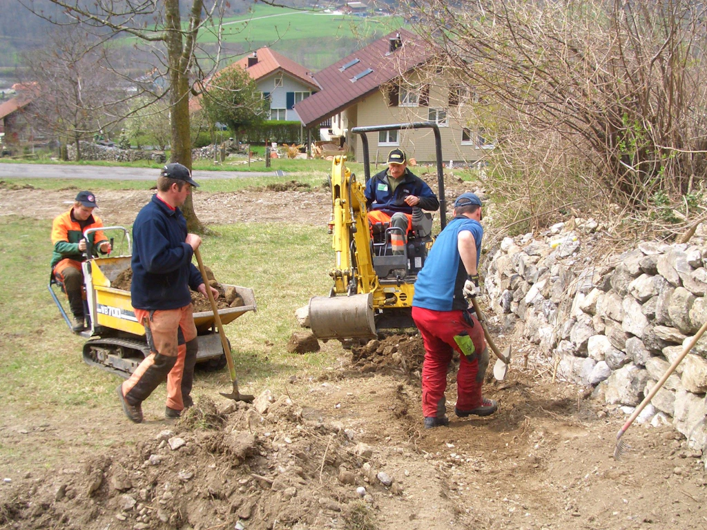 Kleiner Raupenkipper im Einsatz
