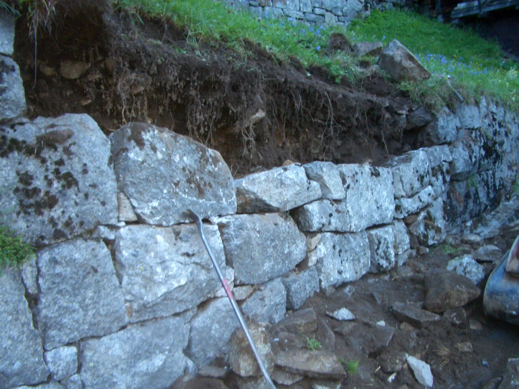 Wiederaufbau der Mauerkrone
