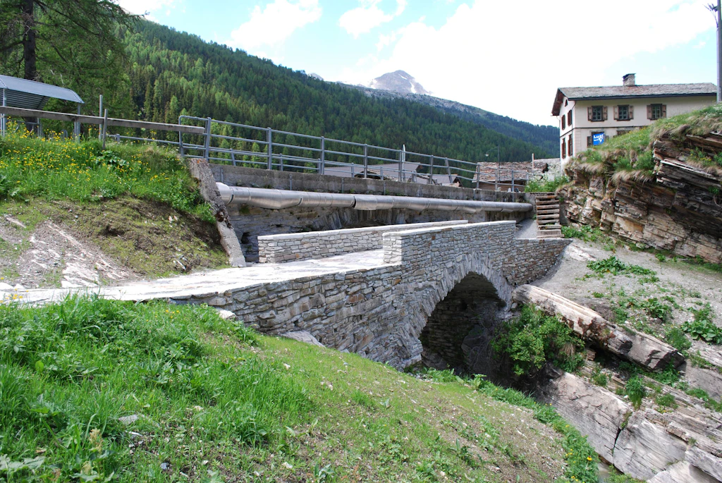 Frisch instandgestellter Stäinstäg im Jahr 2009